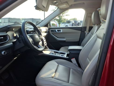 Used 2021 Ford Explorer XLT w/ Equipment Group 202A AWD/4WD image 10