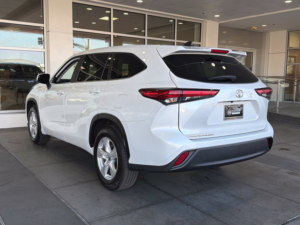 Used 2023 Toyota Highlander L FWD image 9