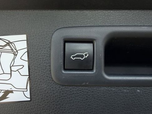 Certified 2024 Toyota Highlander XLE FWD image 33