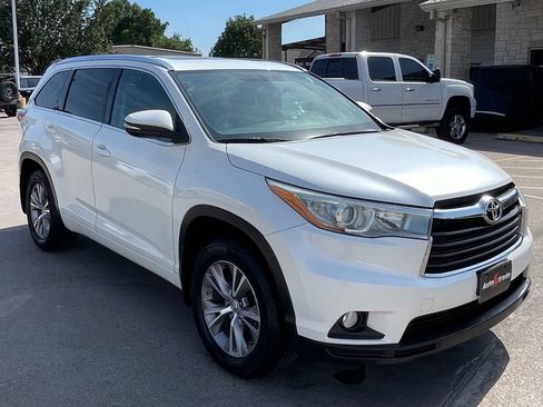 Used 2015 Toyota Highlander XLE AWD/4WD image 2