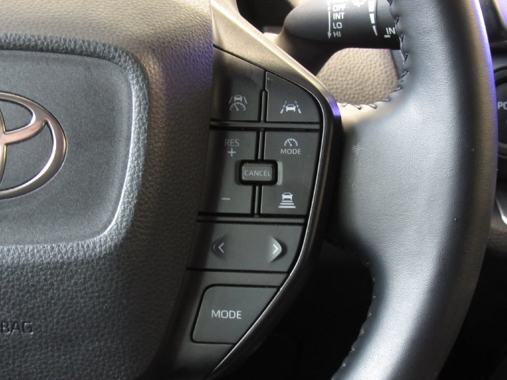Certified 2025 Toyota Prius LE FWD image 23