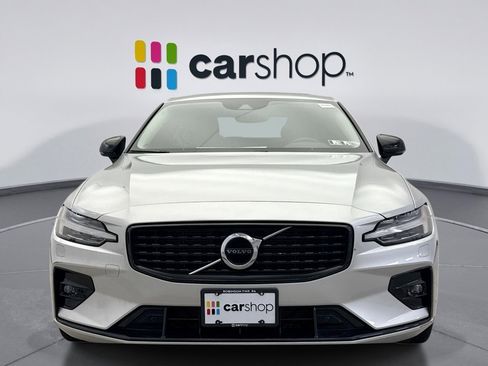 Used 2022 Volvo S60 B5 Momentum w/ Premium Package image 8
