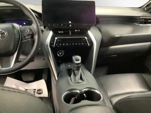 Certified 2024 Toyota Venza XLE image 11