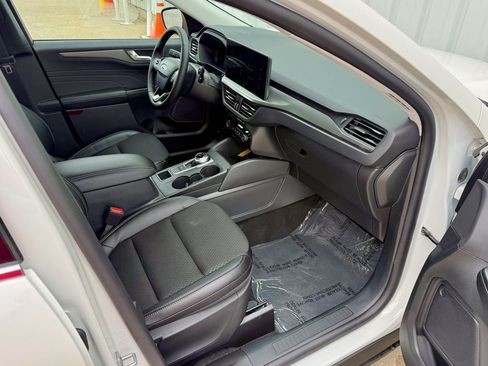 Used 2025 Ford Escape SE FWD image 20
