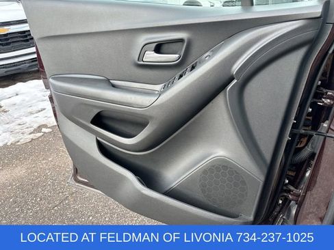 Used 2022 Chevrolet Trax LT w/ LT Convenience Package image 20