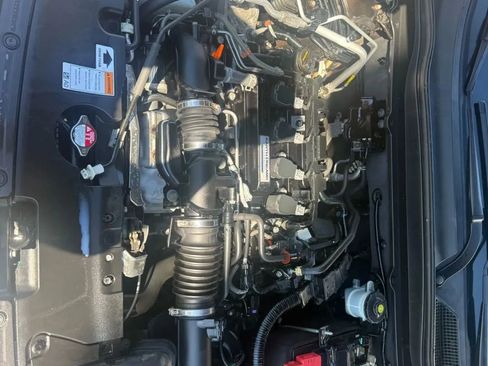 Used 2018 Honda Accord Touring image 11