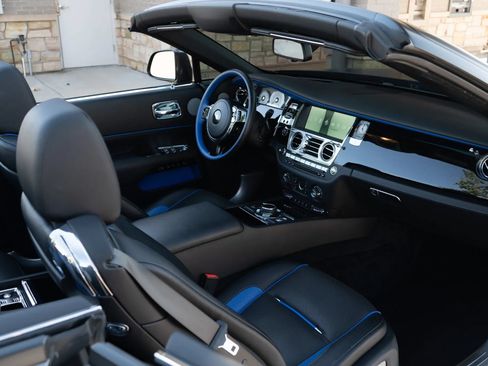 Used 2017 Rolls-Royce Dawn RWD image 21