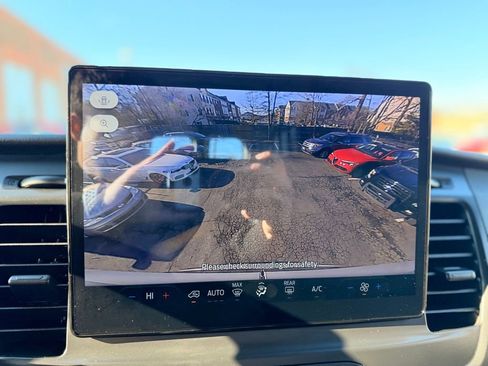 Used 2022 Ford E-Transit 148 High Roof Extended image 27