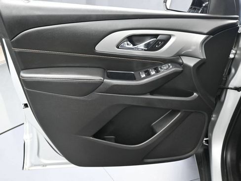 Used 2020 Chevrolet Traverse LS FWD image 12