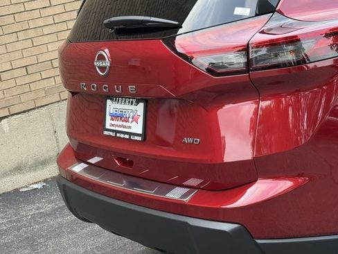 Used 2026 Nissan Rogue SV AWD/4WD image 13