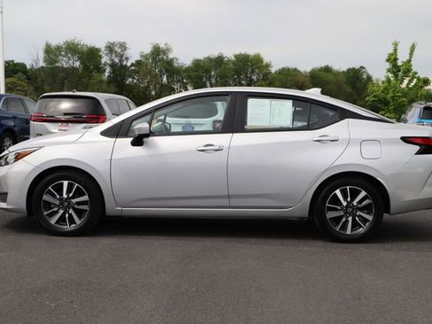 Used 2025 Nissan Versa SV FWD image 4