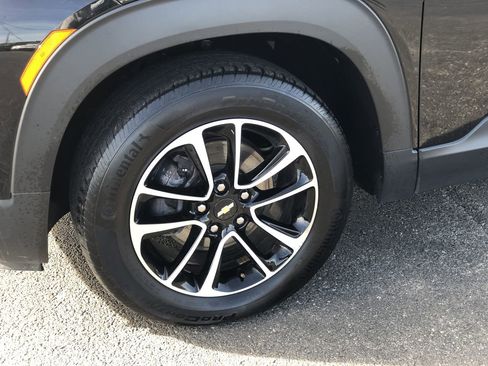 Used 2024 Chevrolet TrailBlazer LT w/ Convenience Package image 2