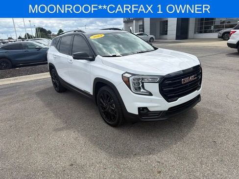 Used 2023 GMC Terrain SLT w/ Tech Package FWD image 3