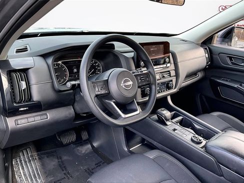 Used 2024 Nissan Pathfinder S image 15