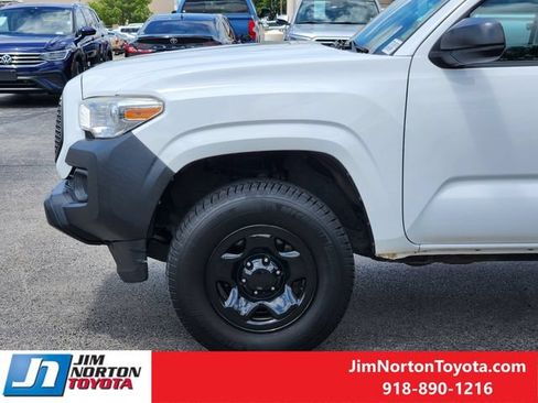 Used 2017 Toyota Tacoma SR RWD image 9