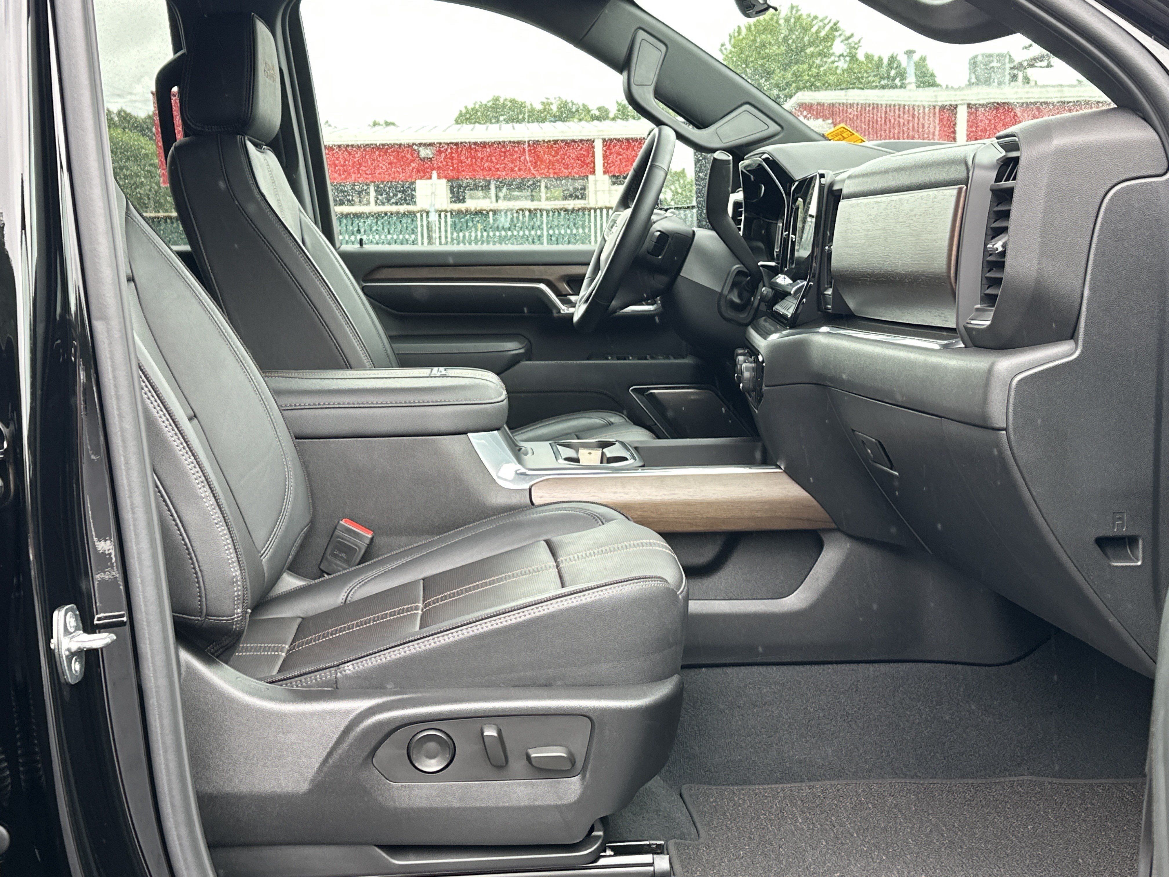 Used 2024 Chevrolet Silverado 2500 High Country w/ High Country Premium Package AWD/4WD image 12