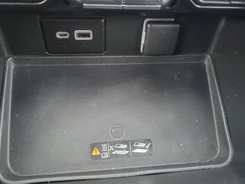 Used 2021 Chevrolet Tahoe LT w/ LT Signature Package image 22