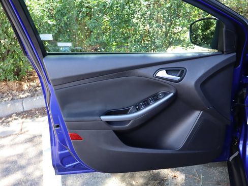 Used 2014 Ford Focus Titanium FWD image 23
