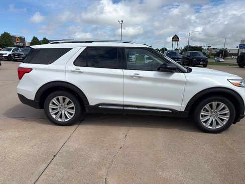Used 2023 Ford Explorer Limited w/ Equipment Group 301A AWD/4WD image 4