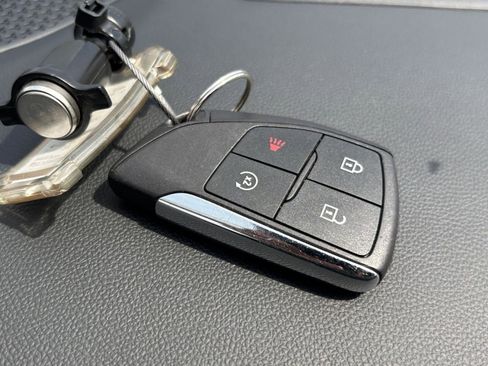 Used 2025 Chevrolet Equinox LT FWD image 25