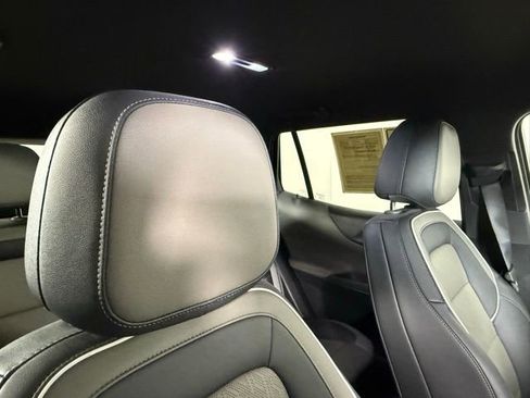 Used 2025 Chevrolet Equinox LT w/ Convenience Package II image 32