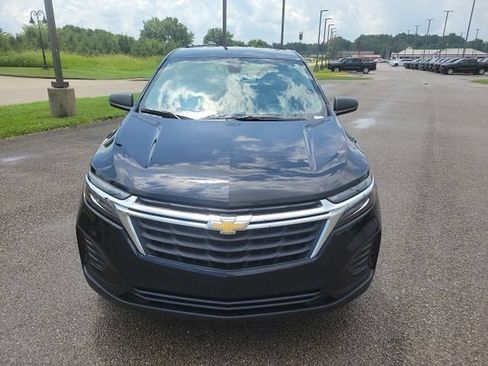 Used 2023 Chevrolet Equinox LS FWD image 2