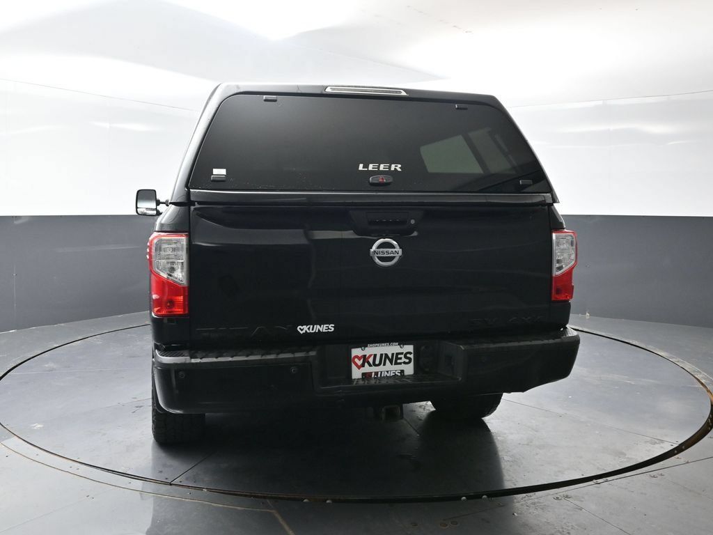 Used 2018 Nissan Titan SV AWD/4WD image 11