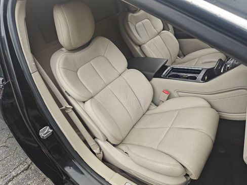 Used 2018 Lincoln Continental Select w/ Continental Climate Package image 40