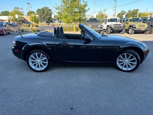 Used 2006 MAZDA MX-5 Miata Sport image 6