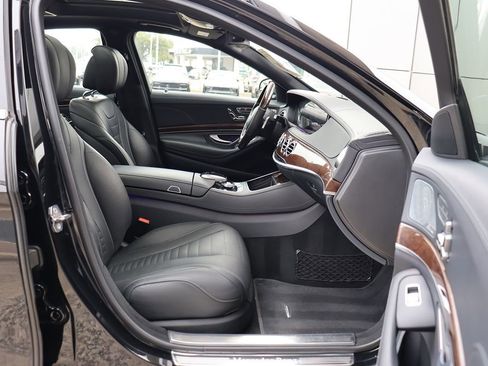 Used 2019 Mercedes-Benz S 560 Sedan image 36