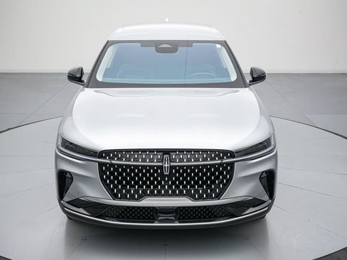 Used 2025 Lincoln Nautilus Premier AWD/4WD image 10