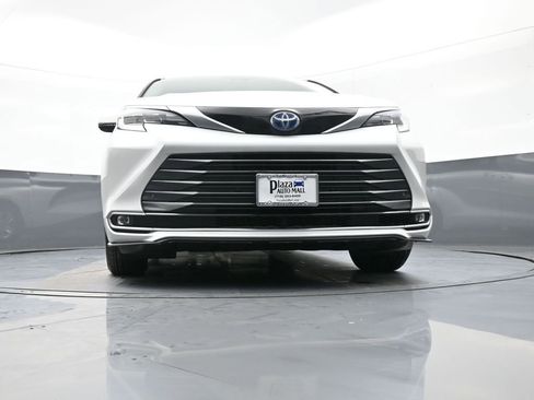 Certified 2024 Toyota Sienna Limited image 29
