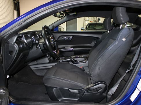 Used 2016 Ford Mustang Coupe image 9