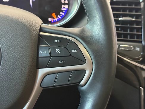 Used 2021 Jeep Grand Cherokee Altitude image 12