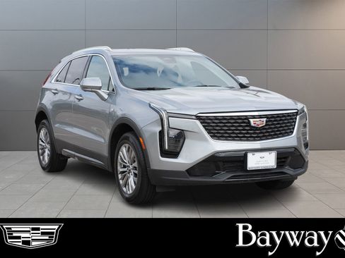 Certified 2025 Cadillac XT4 Premium Luxury image 3
