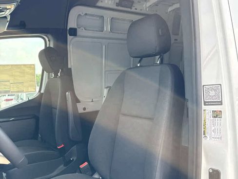 Used 2025 Mercedes-Benz Sprinter 2500 image 21