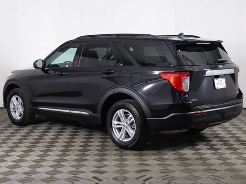 Used 2023 Ford Explorer XLT AWD/4WD image 8