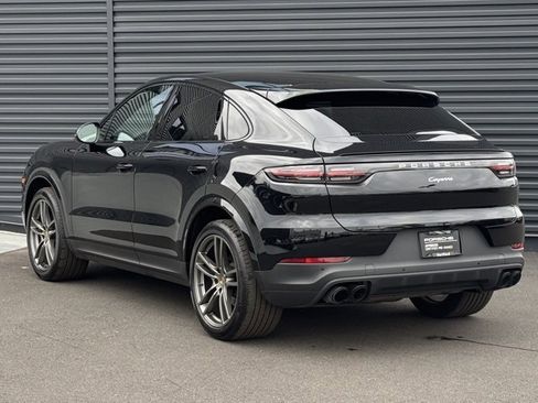Certified 2022 Porsche Cayenne Coupe image 3
