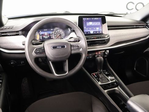 Used 2025 Jeep Compass Sport image 2