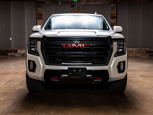 Used 2023 GMC Yukon AT4 image 2