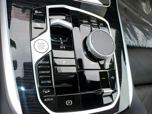 Used 2026 BMW X7 xDrive40i w/ M Sport Package image 18