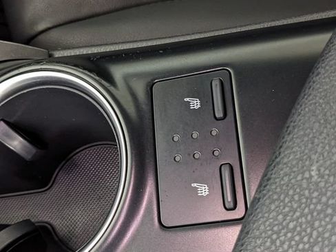 Used 2018 Toyota Camry XLE FWD image 32