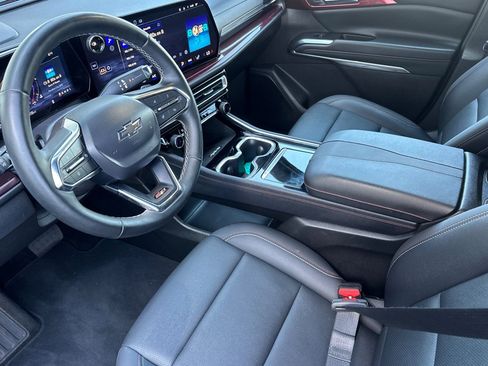 Used 2025 Chevrolet Traverse Z71 image 11