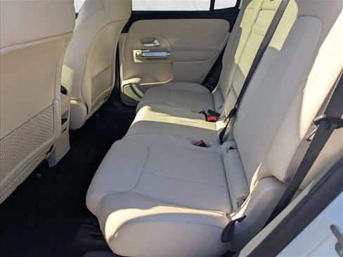 Used 2025 Mercedes-Benz GLB 250 image 16