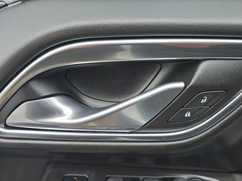 Used 2022 Chevrolet Suburban RST w/ Luxury Package image 27