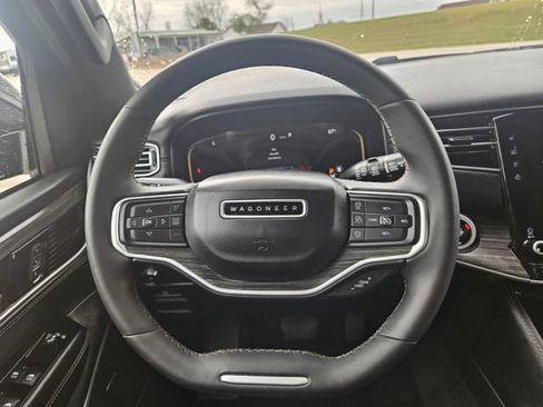 Used 2024 Jeep Wagoneer Series II w/ Flexible Seating Group image 14