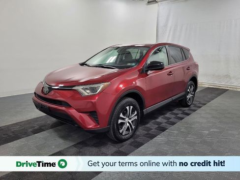 Used 2018 Toyota RAV4 LE image 1