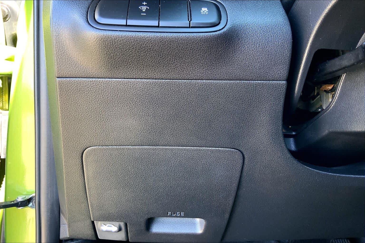 Used 2023 Hyundai Venue SEL FWD image 33