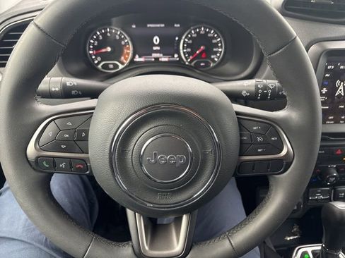 Used 2022 Jeep Renegade Latitude image 18