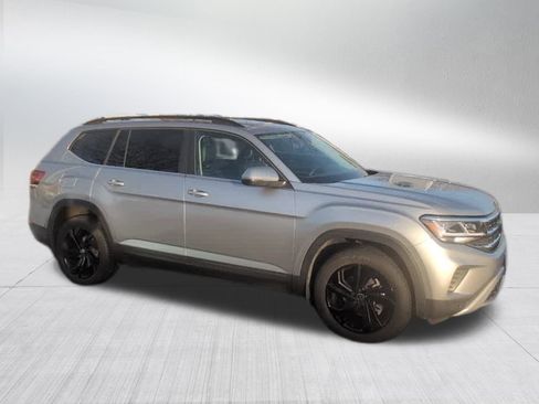 Certified 2023 Volkswagen Atlas SE w/ Panoramic Sunroof Package image 4